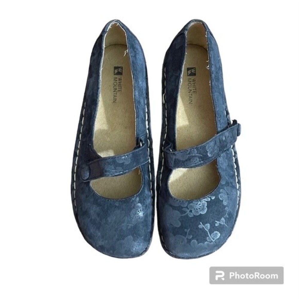 White Mountain Eureka blue Suede Mary Janes. Women’s size 7.5 medium.